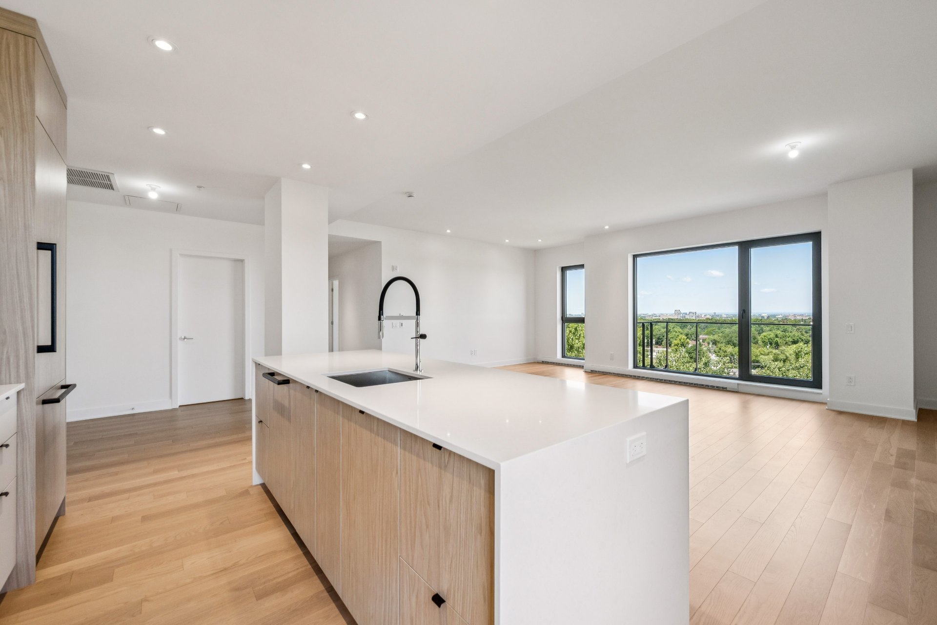 121, Ch. Bates, APT 707 - Photo1