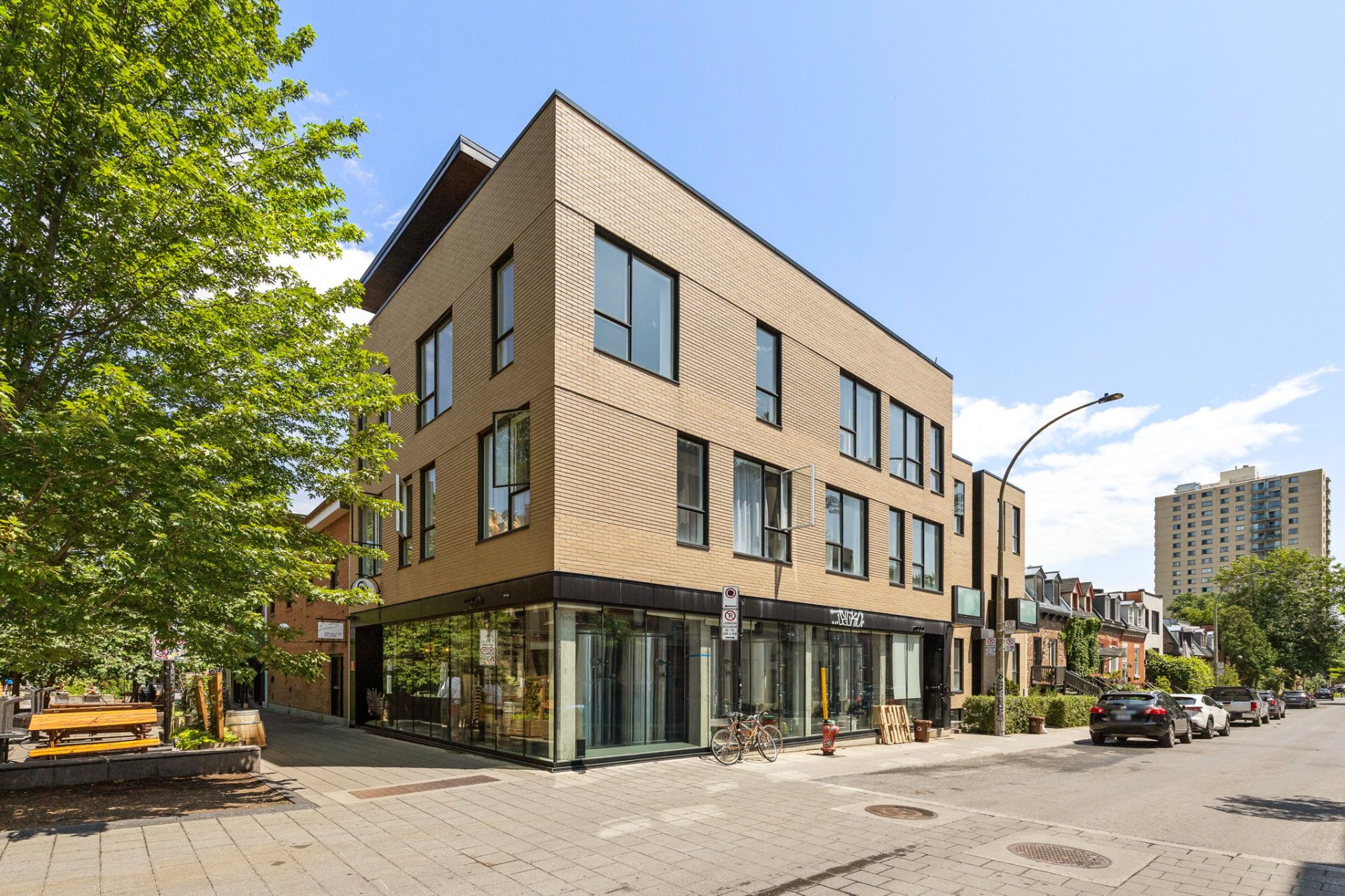 102, Rue Prince-Arthur E. - Photo1