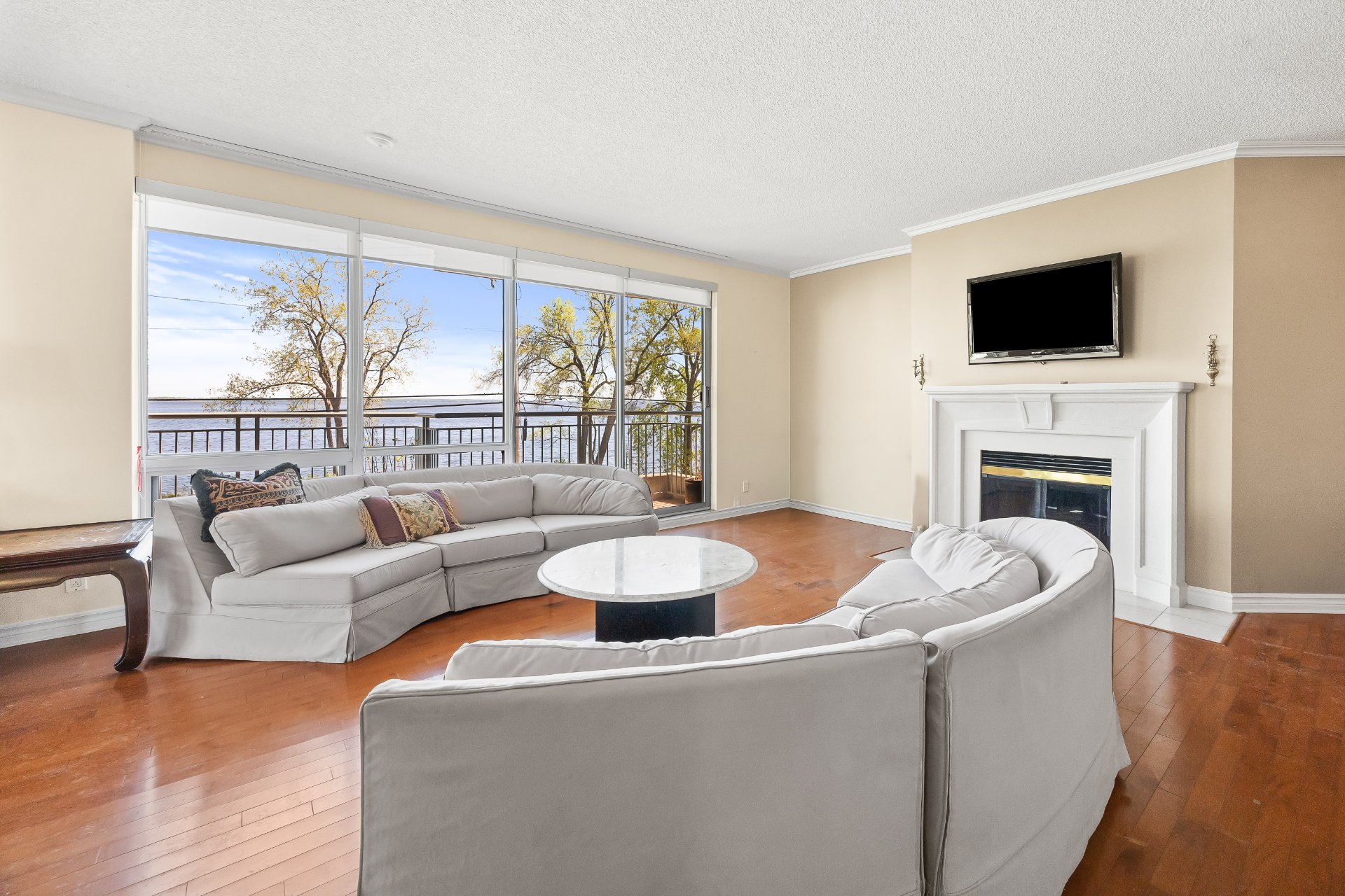 45, Ch. du Bord-du-Lac-Lakeshore, APP. 21 - Photo1