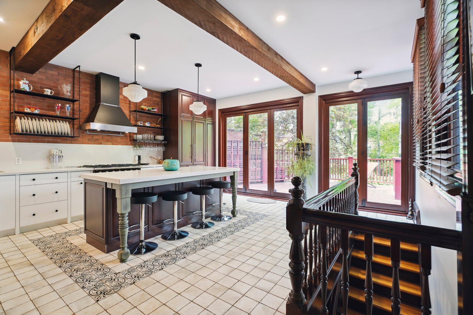 1049, Boul. Mont-Royal - Photo1
