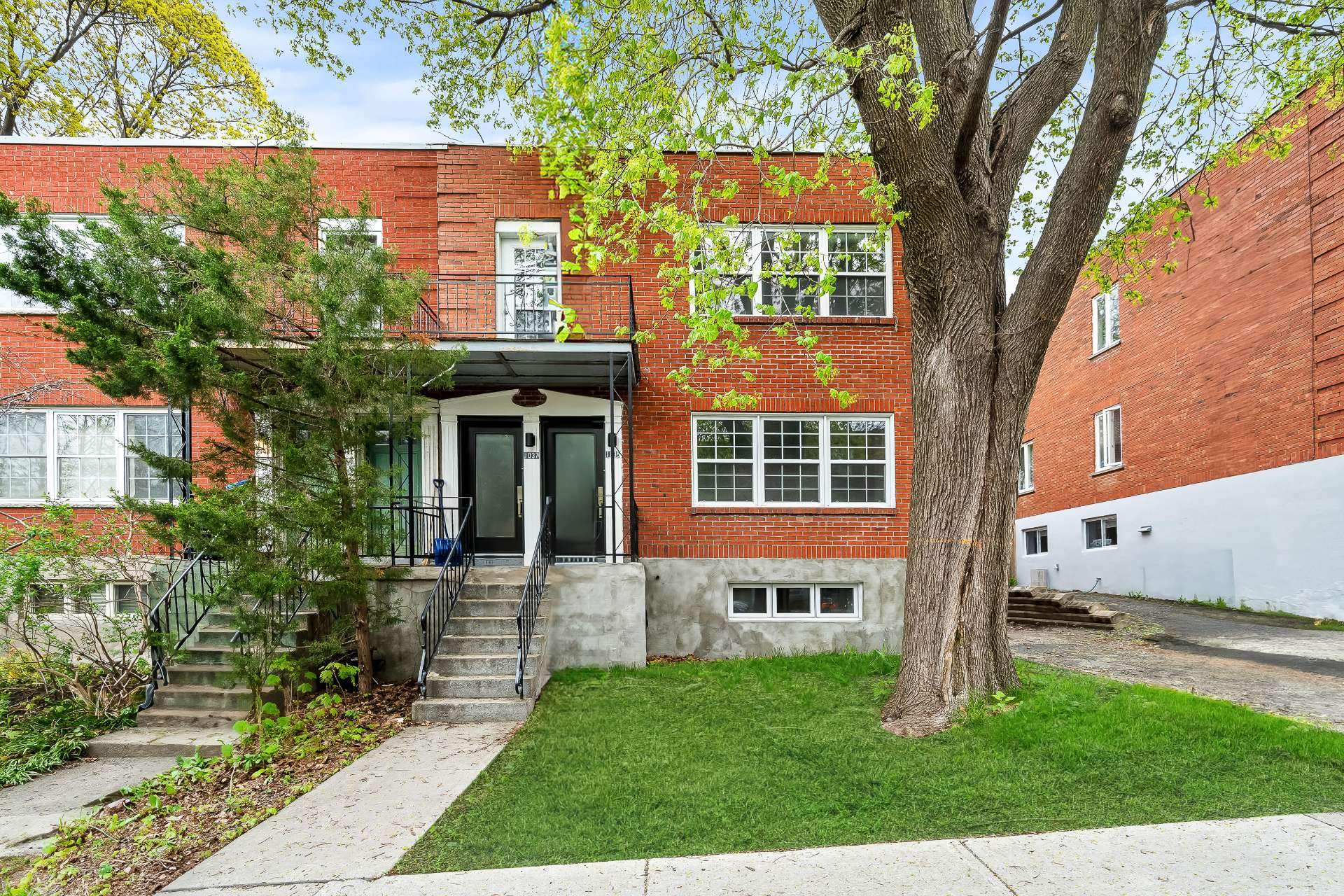 1037, Av. Pratt - Photo1