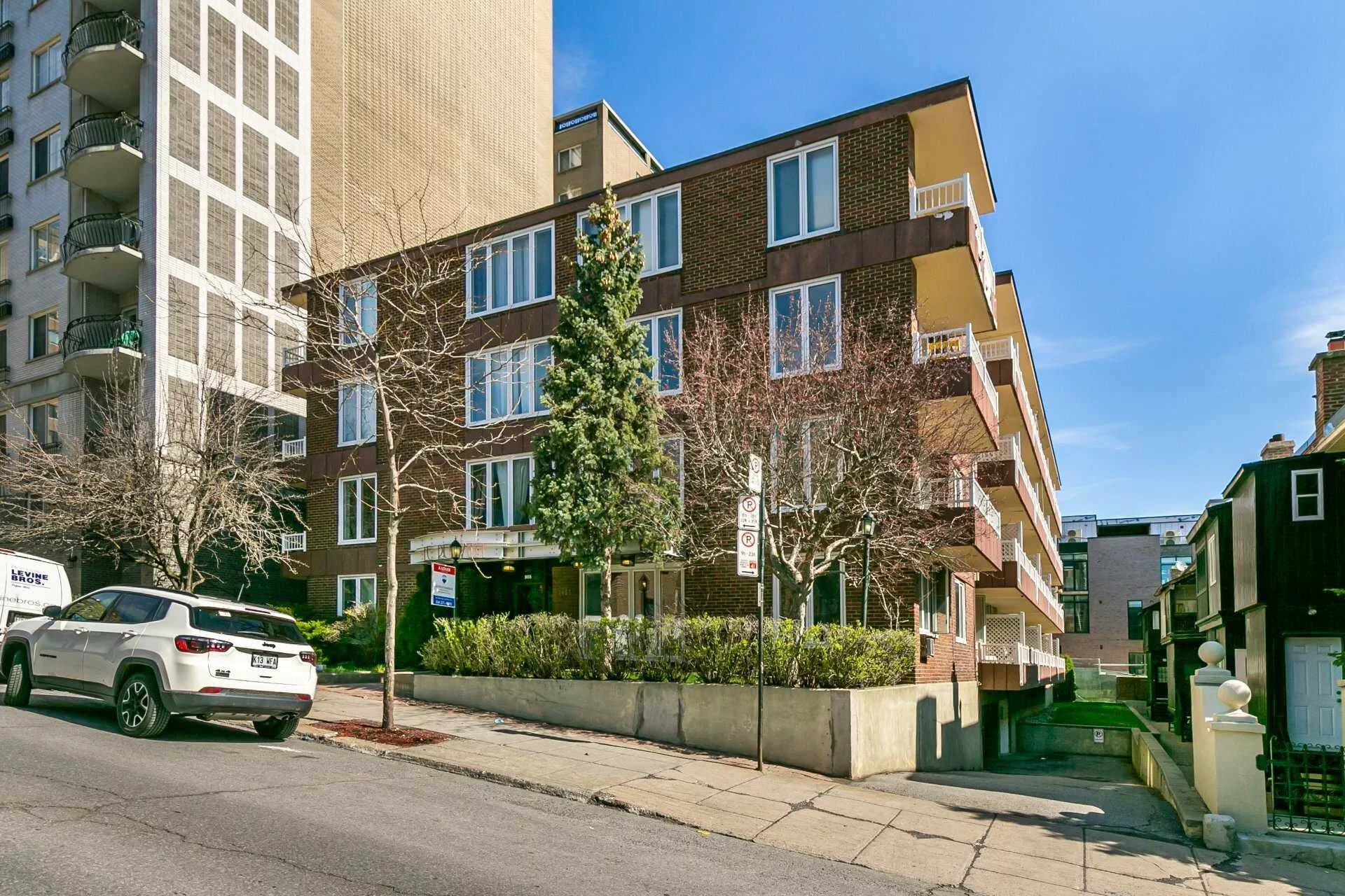 3455, Rue Redpath, APP. 400 - Photo1