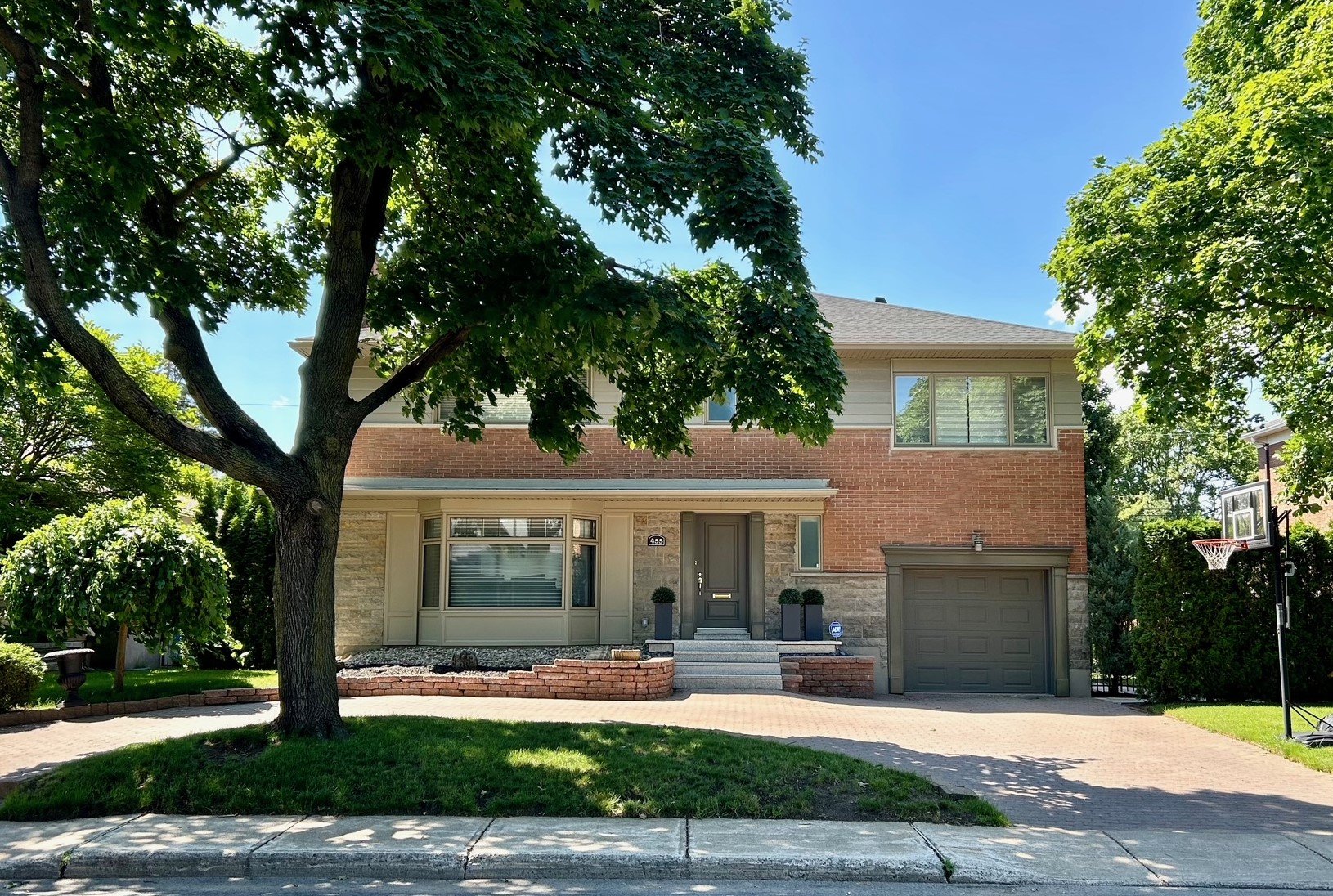 455, Av. Lethbridge - Photo1